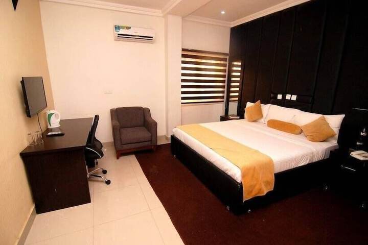 Room 12 of 48