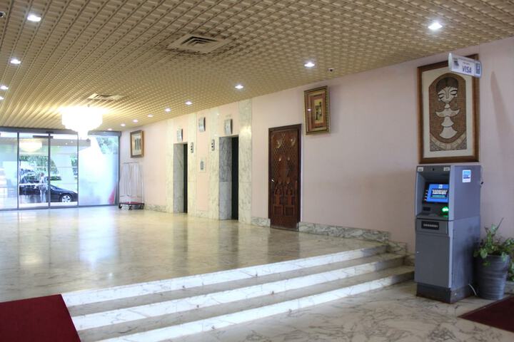 Business Center 34 of 37