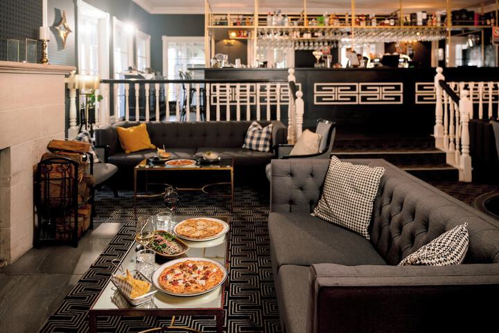Lounge 103 of 143
