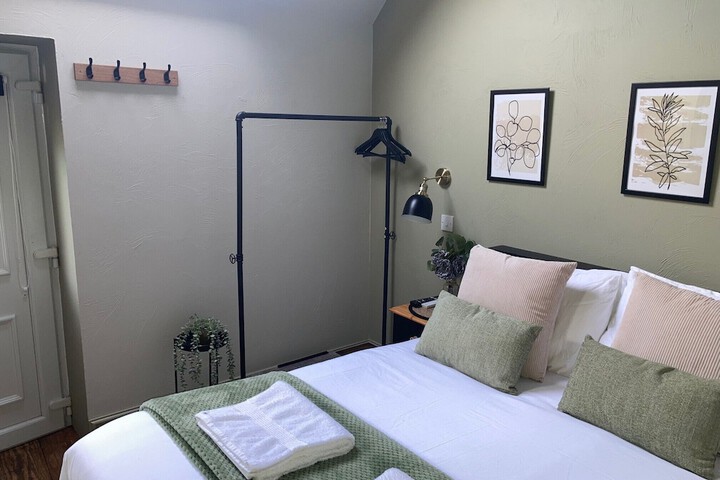 Room 2 of 28