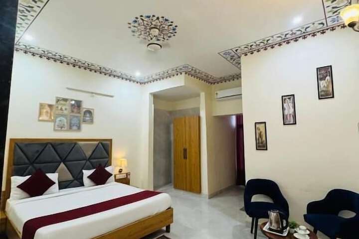 Room 4 of 15