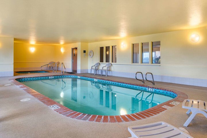 Pool 71 of 107