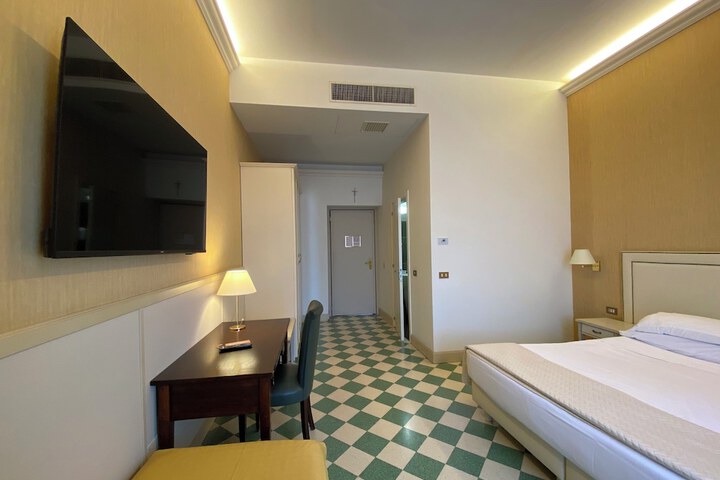 Room 66 of 180