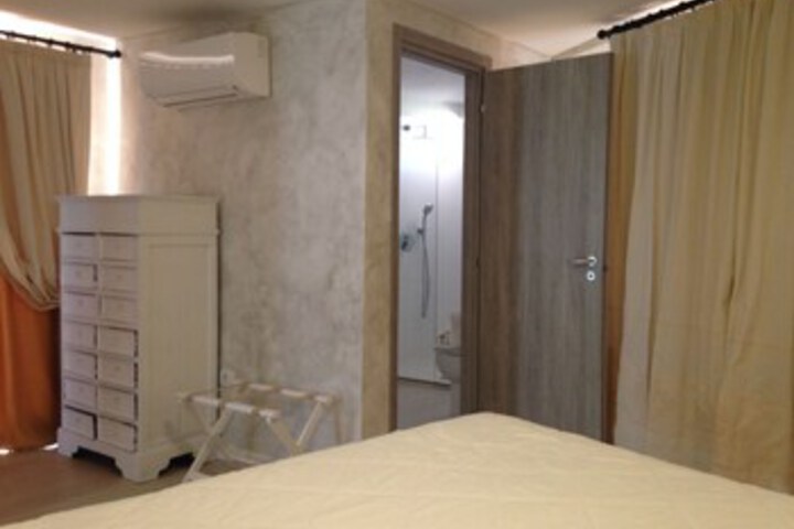 Room 22 of 26