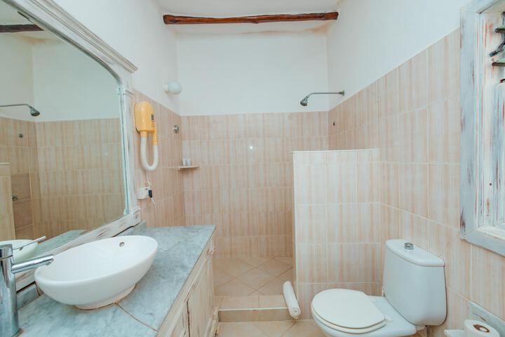 Room 16 of 25