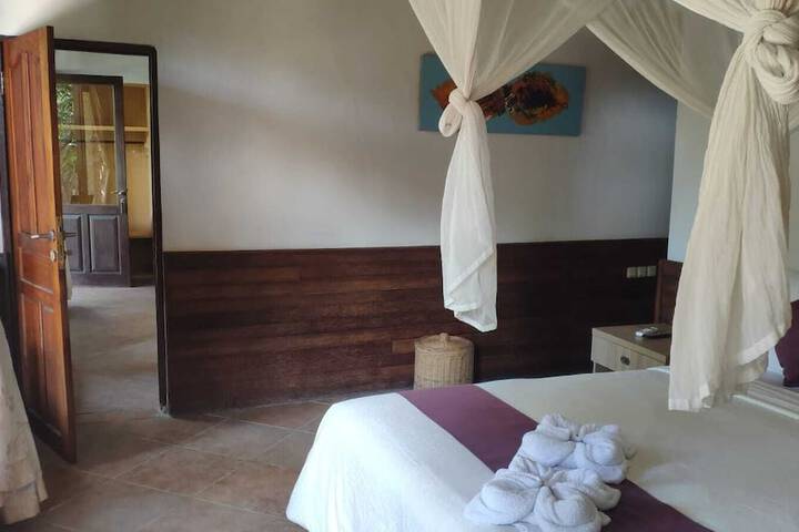Room 28 of 134