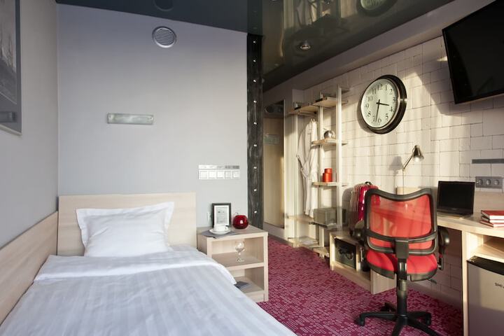 Room 8 of 61
