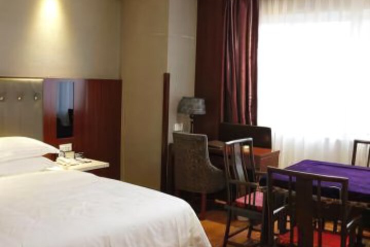 Room 10 of 11