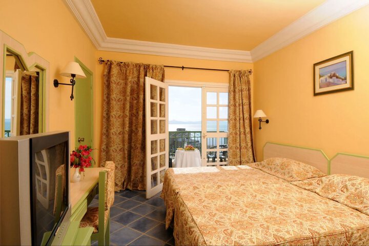 Room 9 of 38