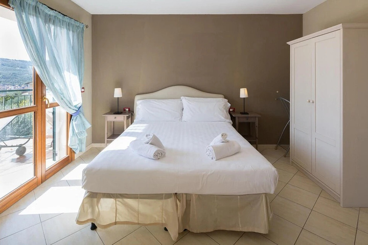 Room 2 of 14