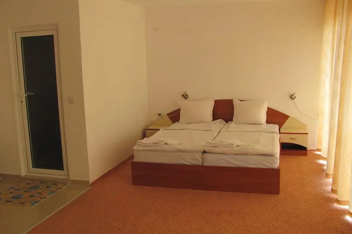 Room 7 of 17