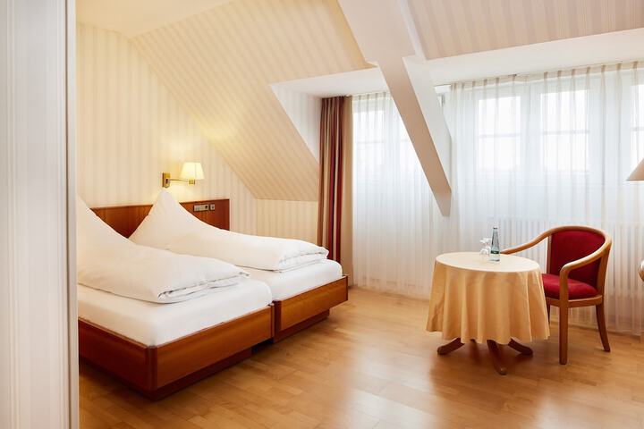 Room 4 of 55