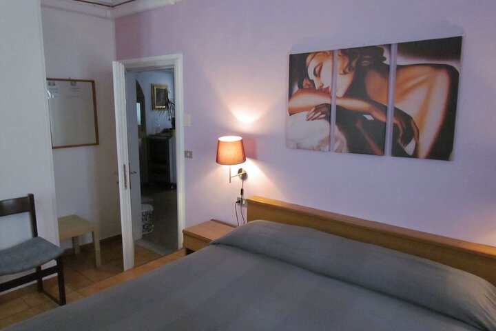 Room 23 of 61