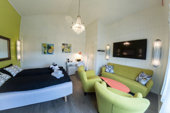 Room 3 of 76