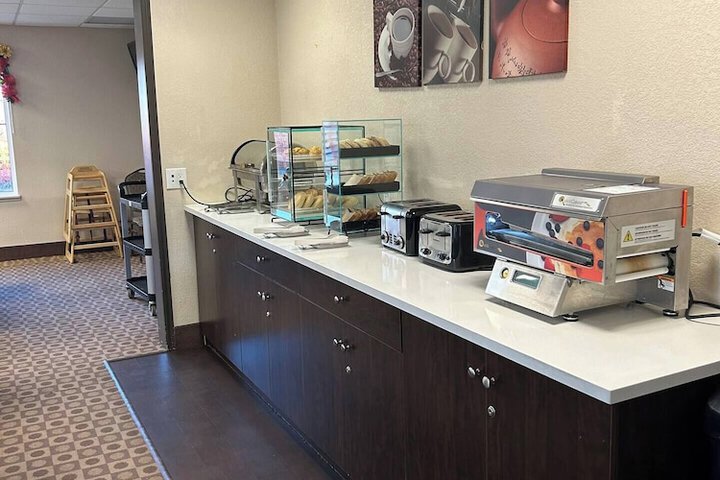 Breakfast/Coffee Service 80 of 97