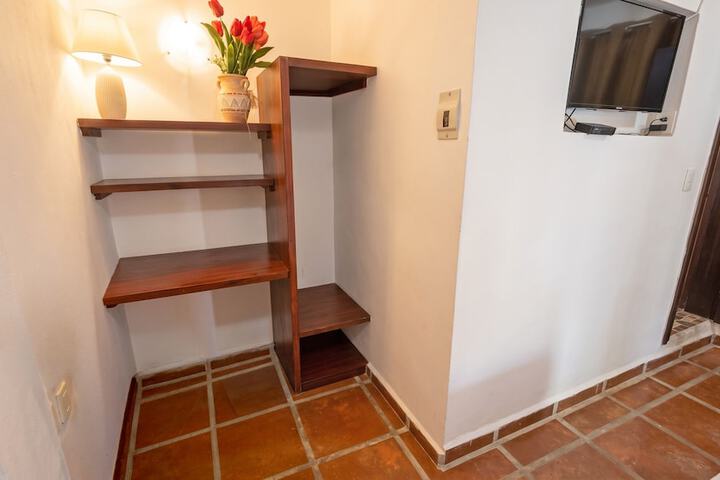 Room 4 of 37