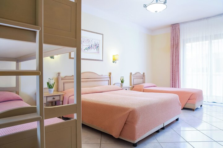 Room 12 of 36