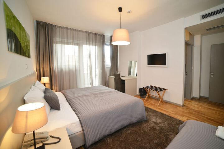 Room 10 of 79