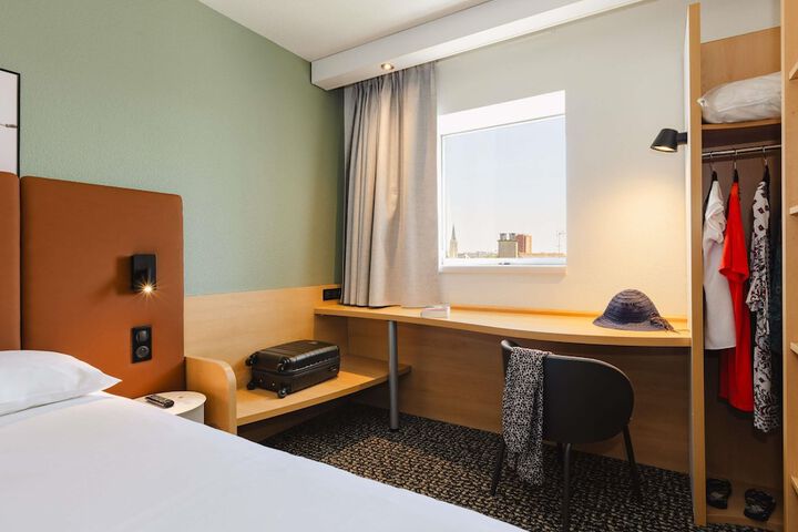 Room 15 of 139
