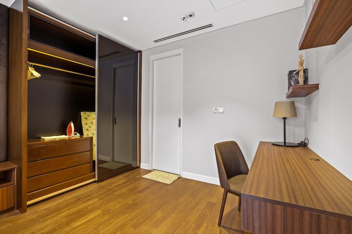 Room 127 of 216
