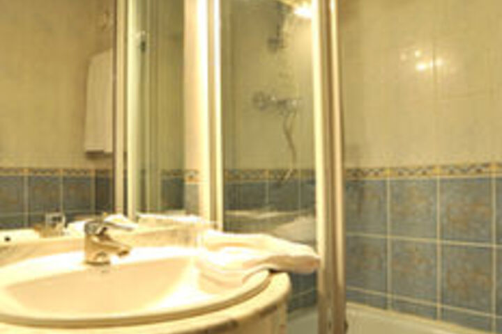 Room 3 of 27