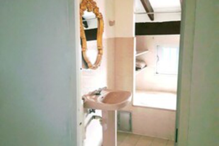 Room 3 of 34