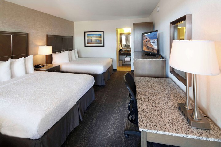 2 Queen Beds Pet Friendly Room Work Desk Microwave and Refrigerator Full Breakfast (18 of 18)