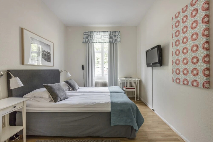 Room 2 of 12