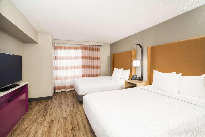 2 Queen Beds Accessible (6 of 12)