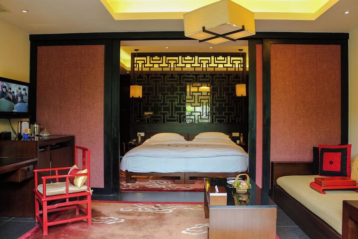 Room 52 of 187