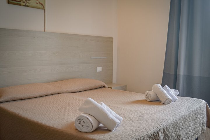 Room 32 of 76