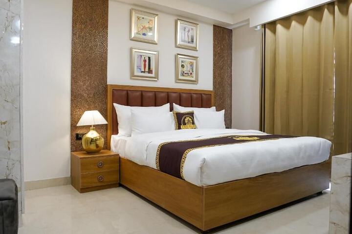 Room 8 of 48