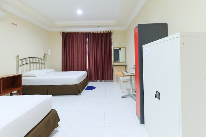Room 11 of 32
