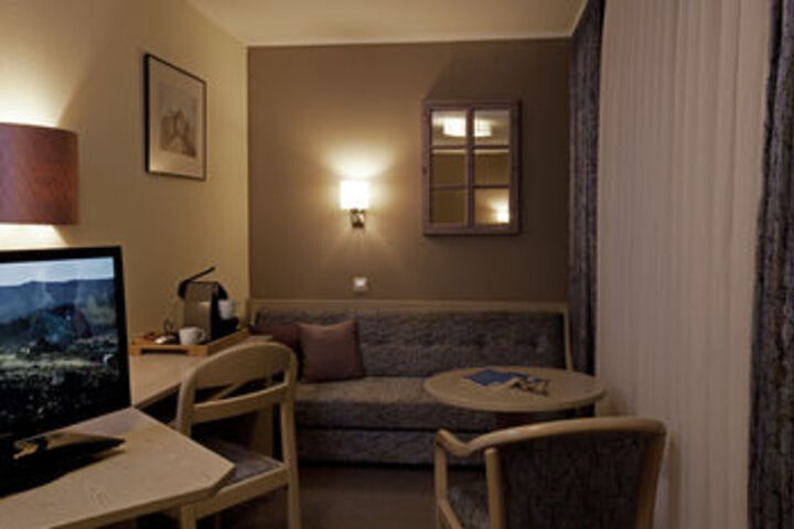 Room 15 of 21
