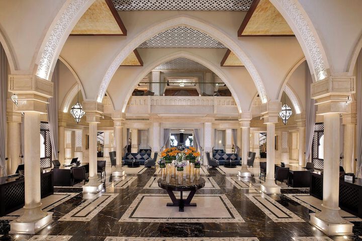 Entrance & Lobby