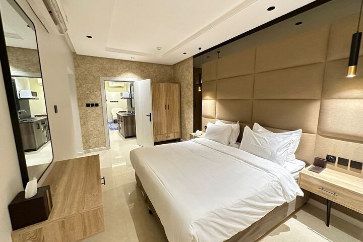 Room 4 of 14