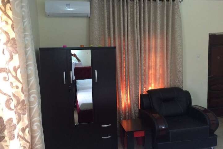 Room 8 of 32