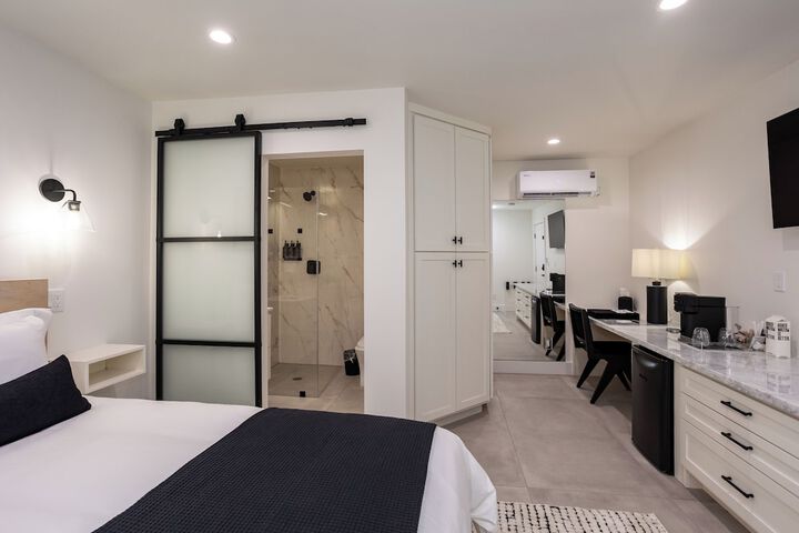 Room 3 of 33