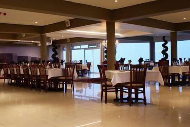 Dining 29 of 41