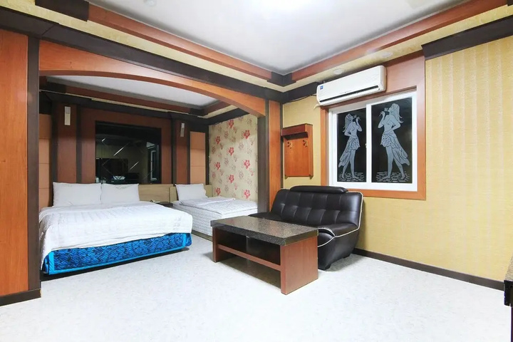Room 16 of 26