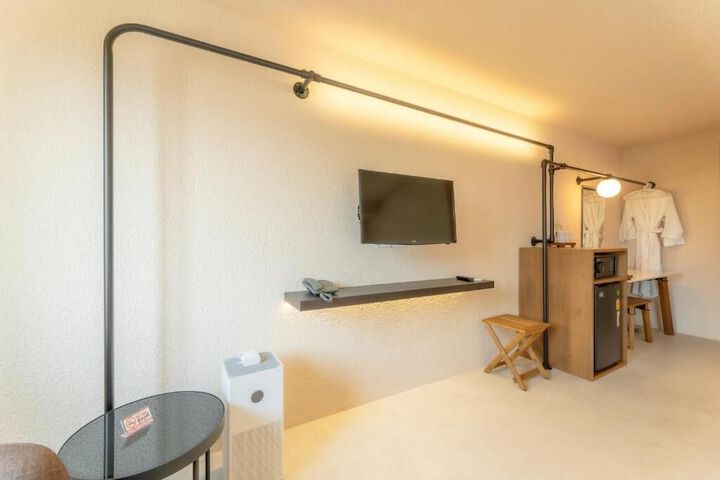Room 18 of 65