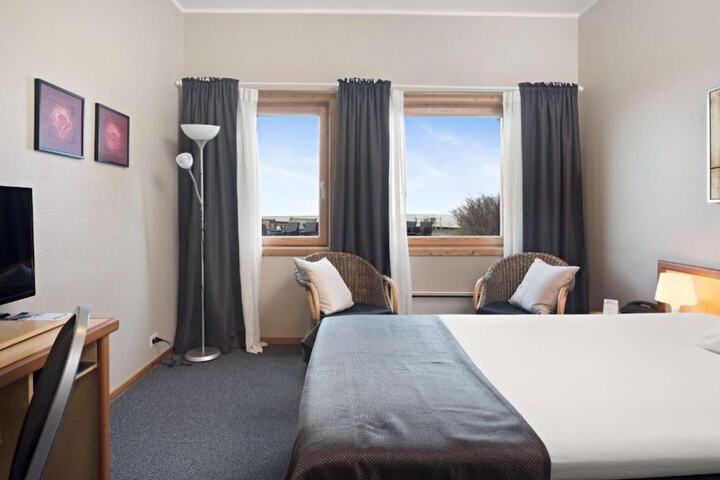 Room 10 of 31
