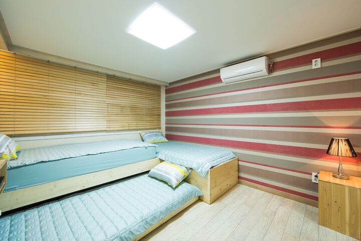 Room 10 of 35