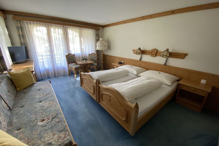 Room 6 of 37