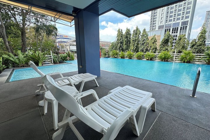 Hotel Pool