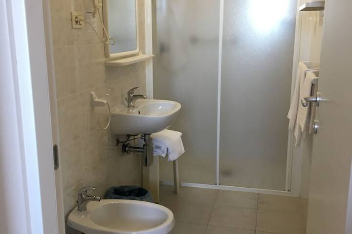 Room 27 of 51