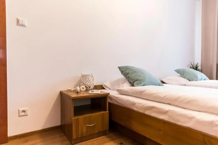 Room 5 of 18