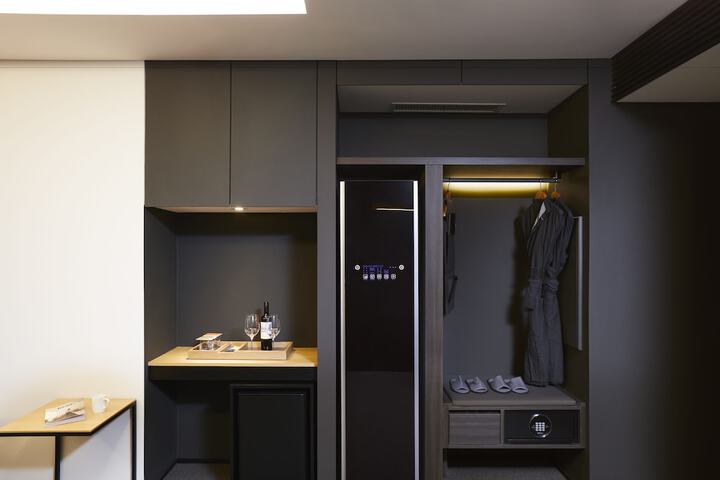 Room 16 of 30