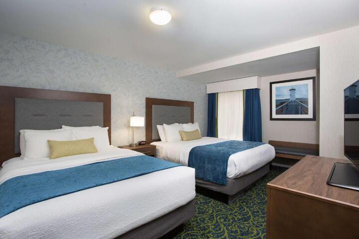 2 Queen Beds (1 of 18)