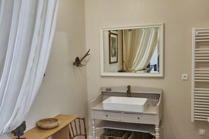 Room 26 of 42